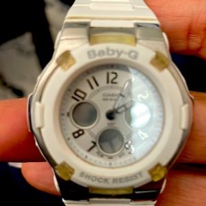 Casio Baby-G Shock white. Worn once great condition. Comes with tin